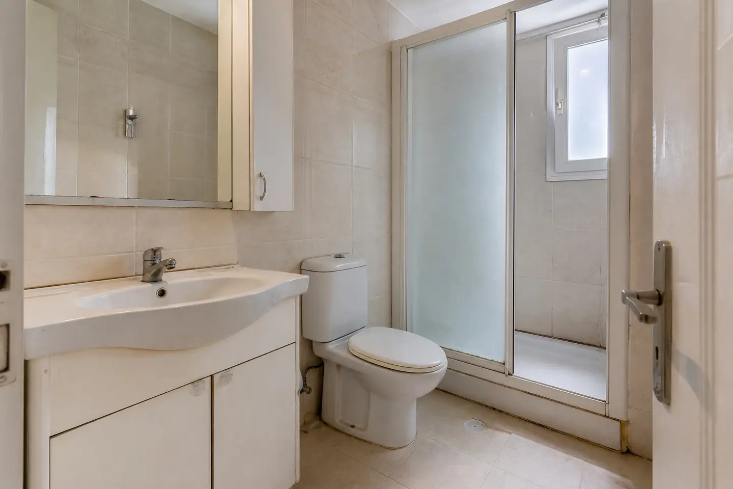 Banyo Yenileme, Vitrifiye ve Armatür Değişimi — Önce