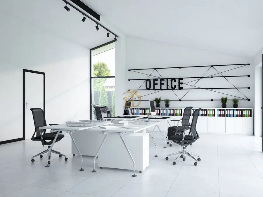 Açık renkli minimalist çalışma alanları, ray spot ve ergonomik masa düzeni